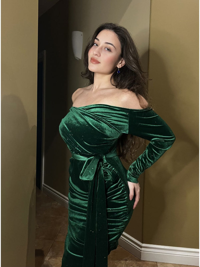 1960s Solid Off-Shoulder Velvet Dress