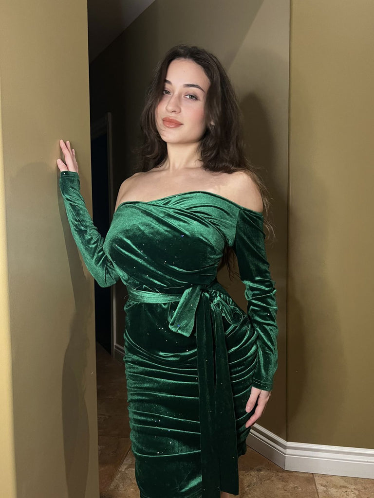 1960s Solid Off-Shoulder Velvet Dress