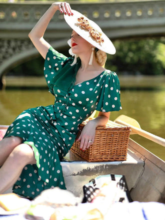 Polka Dot Dresses: 20s, 30s, 40s, 50s, 60s  Vintage polka dot dress, Polka  dot dress, Vintage outfits